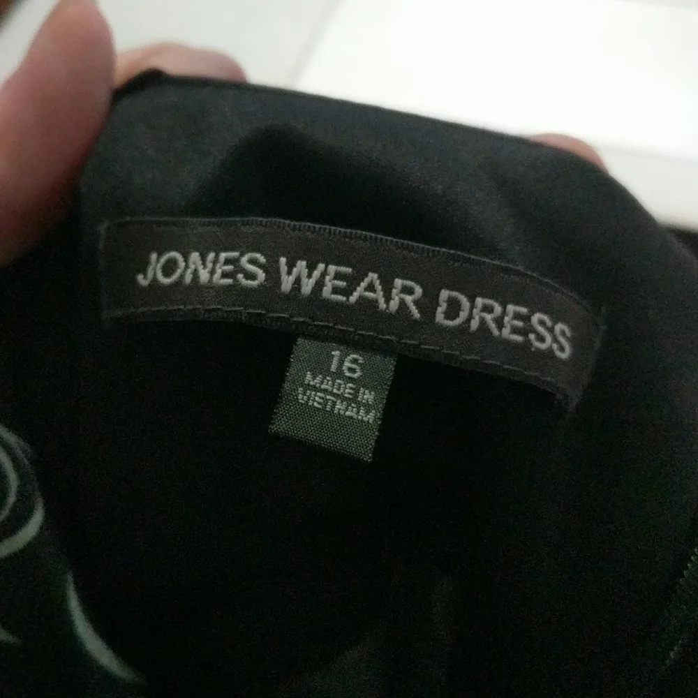 Jones Wear Dress Black Silver Swirl Mini Dress - size 16 - NWT